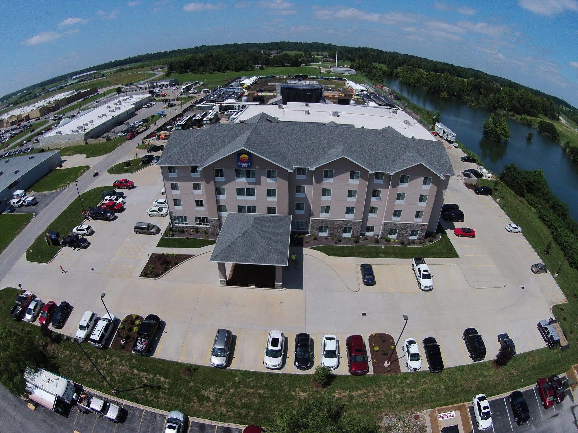Comfort Inn & Suites Marion I-57 Exterior photo